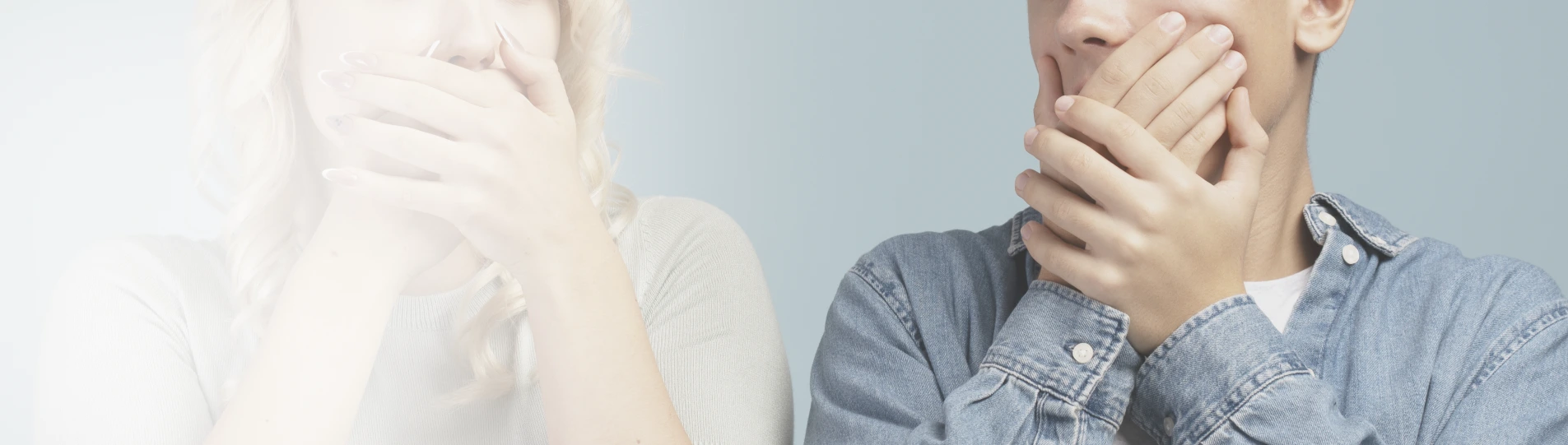 Person with a slight smile showing clean teeth – representing the topic of bad breath (halitosis).